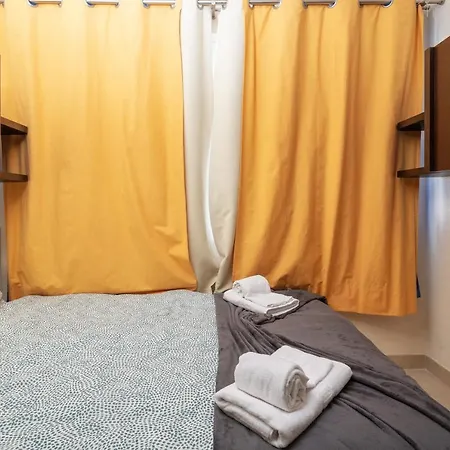 Bright Lovely Flat W/ Balcony Apartman