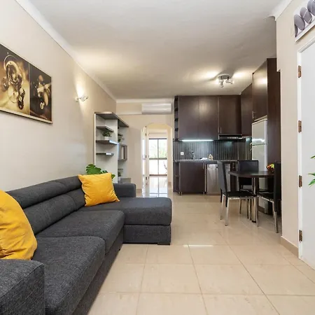Apartman Bright Lovely Flat W/ Balcony *
