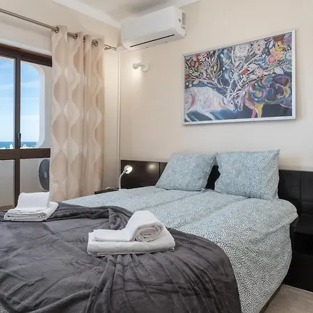 Apartman Bright Lovely Flat W/ Balcony Guia