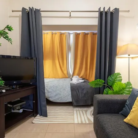 Bright Lovely Flat W/ Balcony アパート *