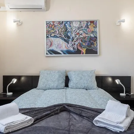 Bright Lovely Flat W/ Balcony Apartman